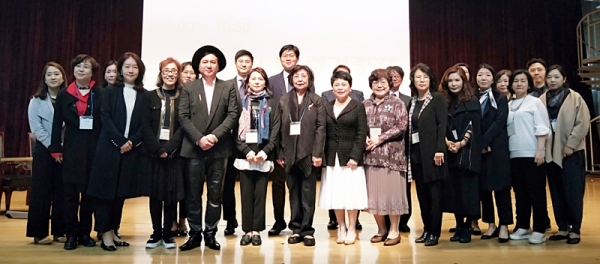 한국패션비즈니스학회는 4월 27일 홍익대학교에서 2019 정기총회 및 춘계학술대회를 개최했다. 이날 간호섭 홍익대 섬유미술·패션디자인학과 교수는 임기 2년의 신임회장에 취임했다.