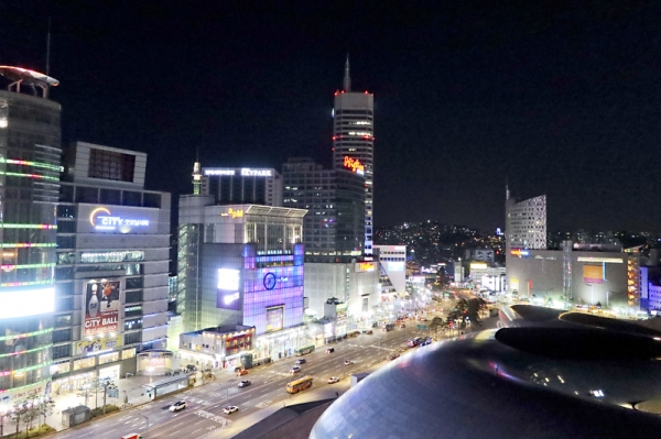 동대문패션타운관광특구협의회는 원산지 위변조 근절을 위한 ‘동대문패션타운 정품인증 시범 사업’에 나선다. 동대문패션타운의 디자인과 기획으로 제조한 정품라벨 150만개를 시범 사업에 적용할 예정이다.  